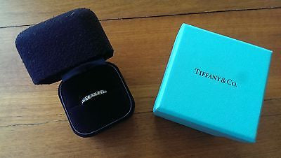 Pre-loved Tiffany & Co. Diamond and Yellow Gold Band. Save off Retail with our Second-Hand Luxury Jewellery.