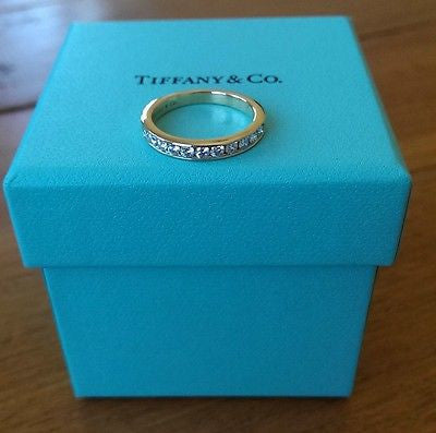 Pre-loved Tiffany & Co. Diamond and Yellow Gold Band. Save off Retail with our Second-Hand Luxury Jewellery.