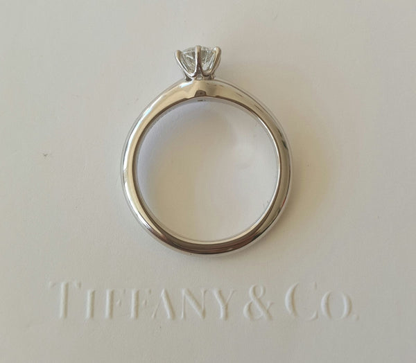 Best Price on Engagement Ring. Buy Pre Loved.