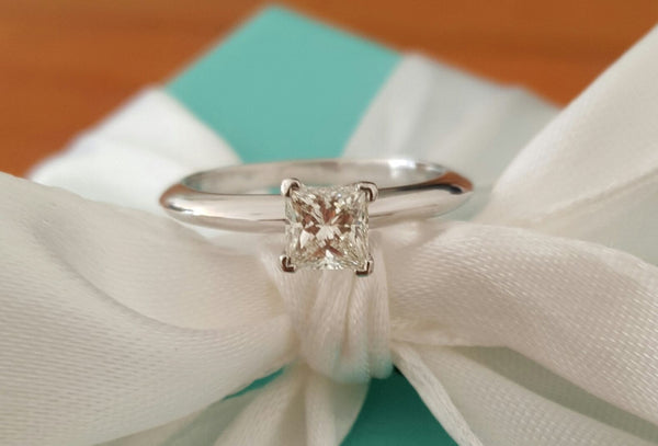 Vintage Tiffany & Co. Engagement Ring. Save off Retail with this Pre Loved Diamond Engagement Ring