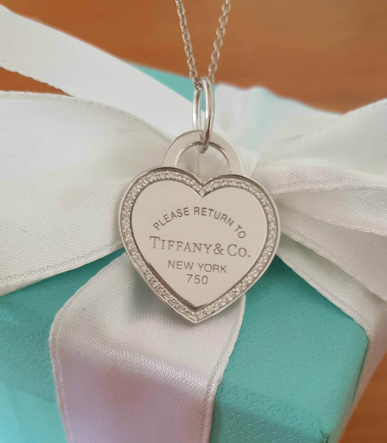 Tiffany & Co. Return to Tiffany Diamond and 18ct White Gold Size Medium $3615