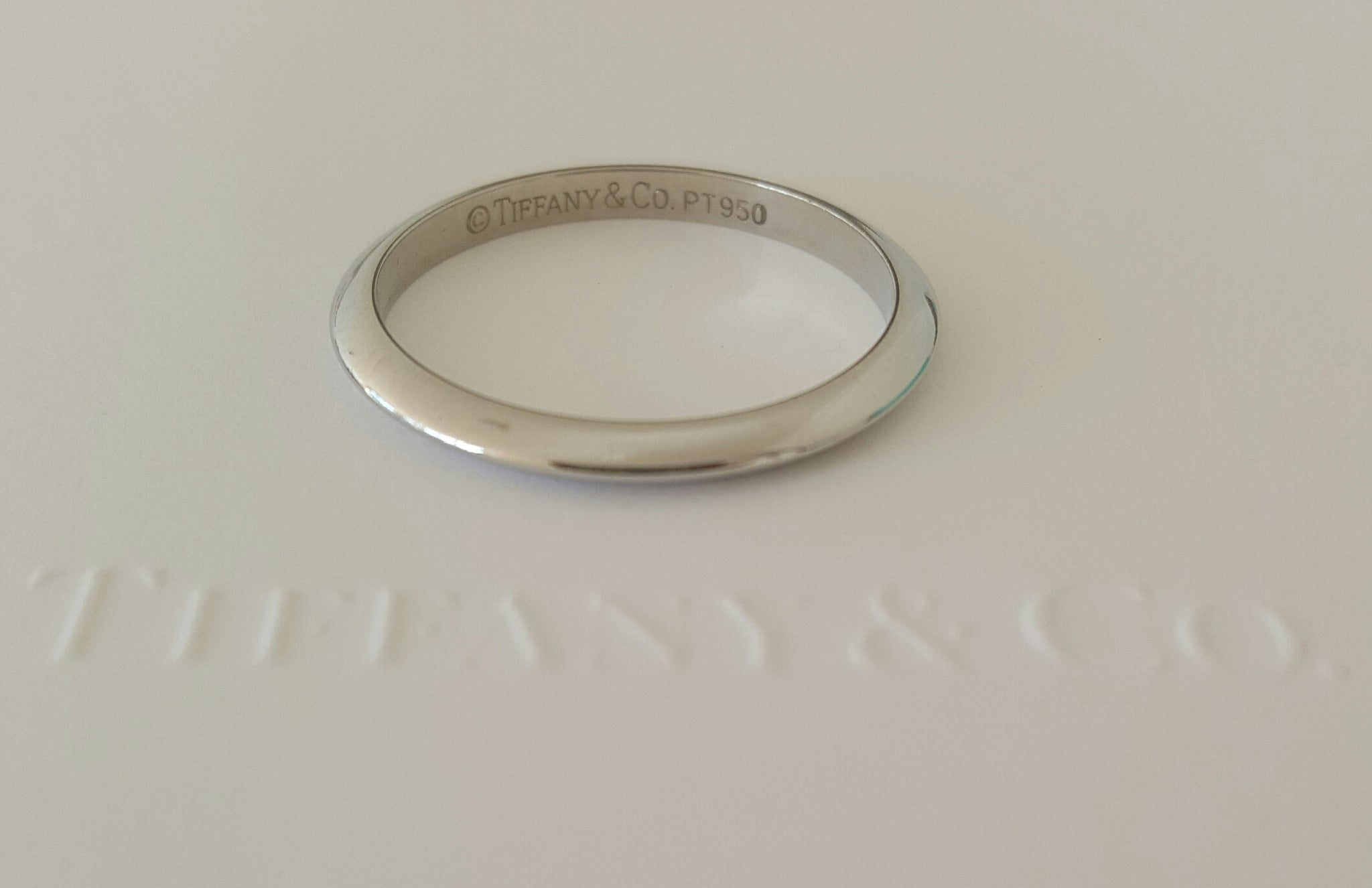 Tiffany & Co. 2mm Womens Knife Edge Platinum Wedding Band RRP $1050