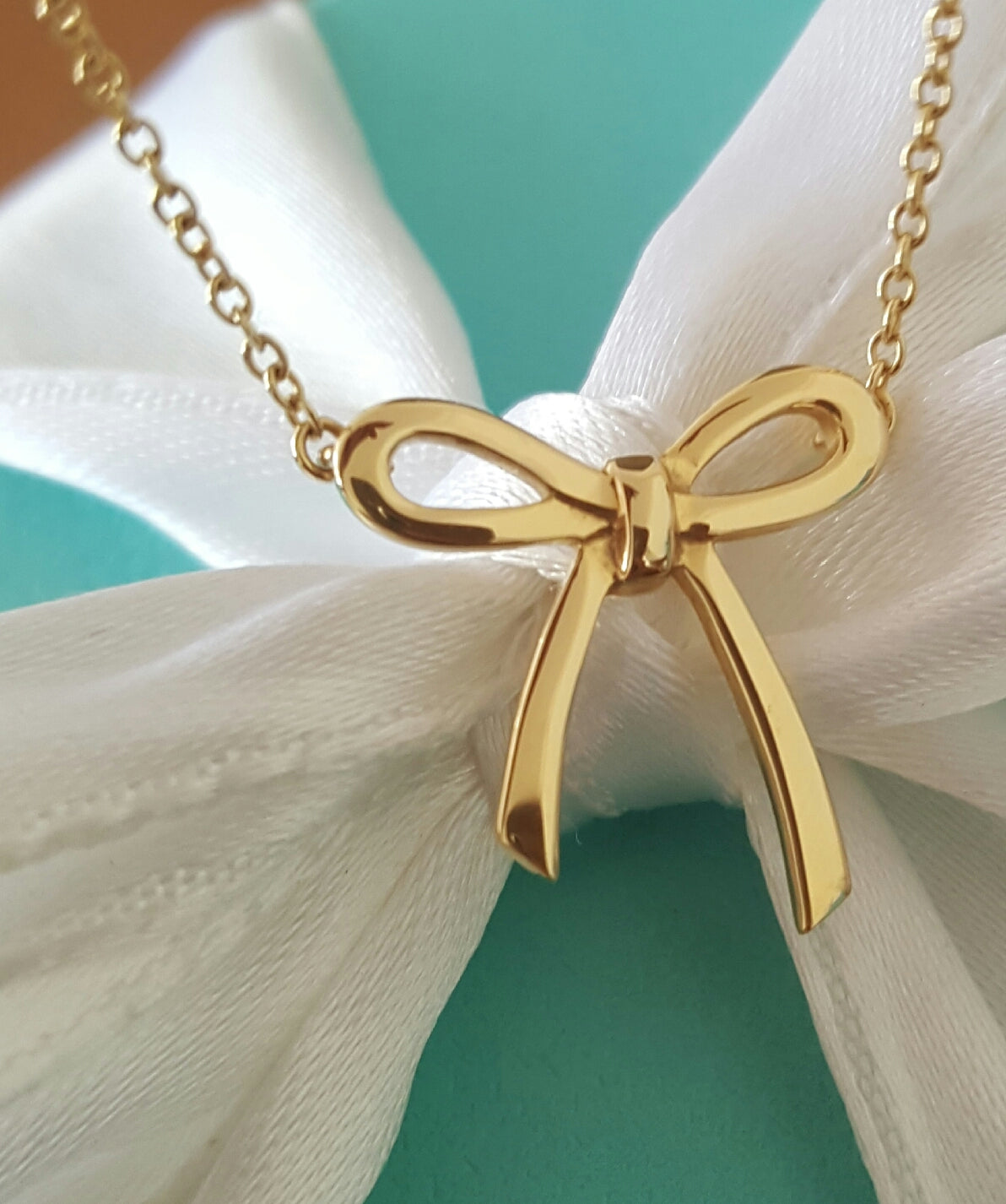 Tiffany & Co. 18ct Yellow Gold Bow Pendant Necklace 16inch Chain RRP $1600