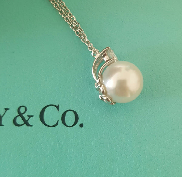 Tiffany & Co. 0.10ct Diamond and 7.6mm Pearl Necklace Pendant in White Gold 16"