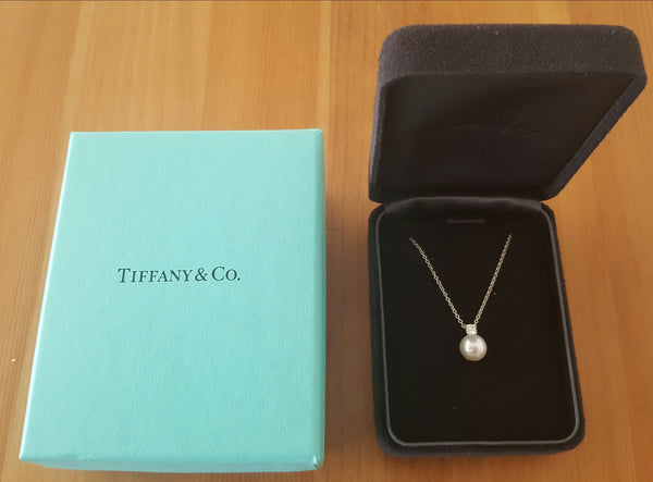 Tiffany & Co. 0.10ct Diamond and 7.6mm Pearl Necklace Pendant in White Gold 16"