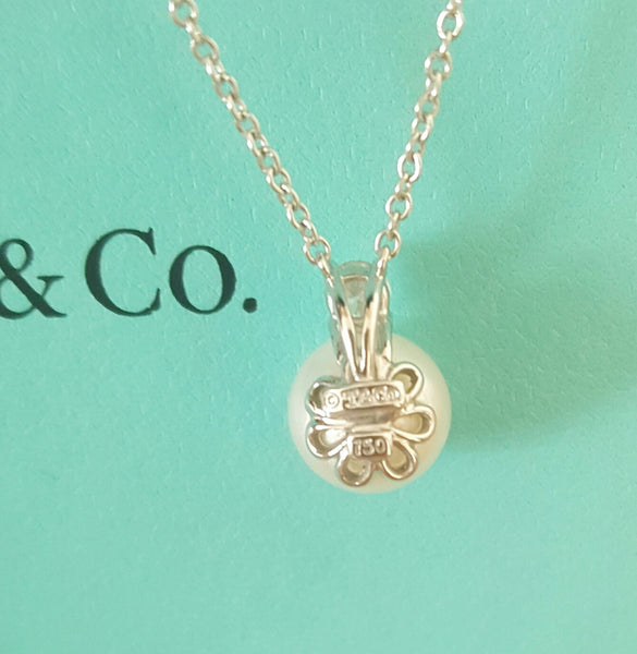 Tiffany & Co. 0.10ct Diamond and 7.6mm Pearl Necklace Pendant in White Gold 16"