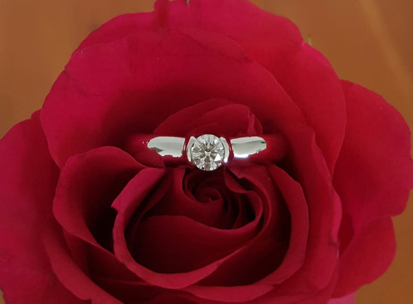Best Price on Engagement Ring. Buy Pre Loved.