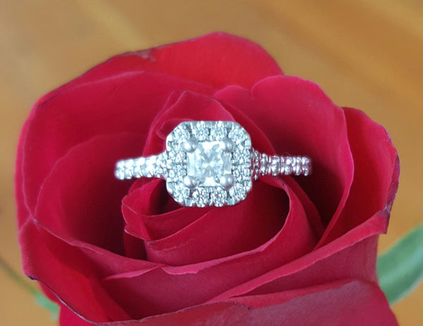 Save money on Vintage, Pre Loved and Second Hand Hearts on Fire Diamond Engagement Ring.
