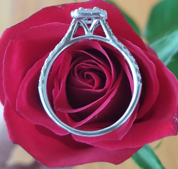 Save money on Vintage, Pre Loved and Second Hand Hearts on Fire Diamond Engagement Ring.