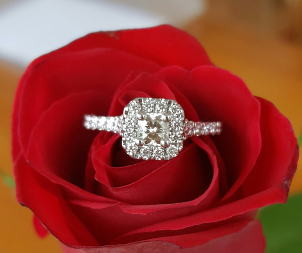 Vintage Hearts on Fire Diamond Engagement Ring Platinum. Save on Luxury. Catherine Trenton Jewellery.