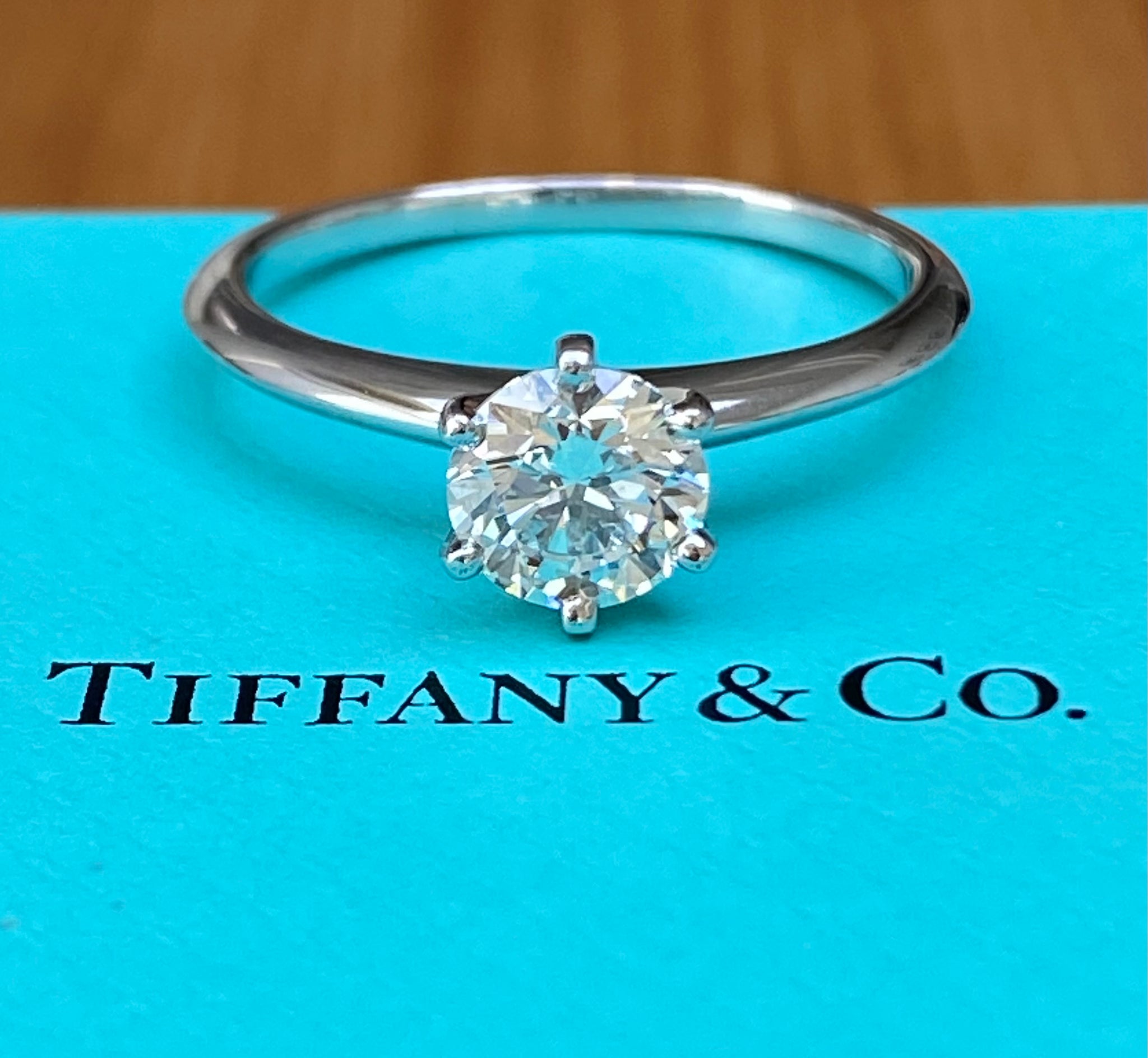 Tiffany & Co. 1.14ct G/VS1 Diamond Solitaire Engagement Ring Box 