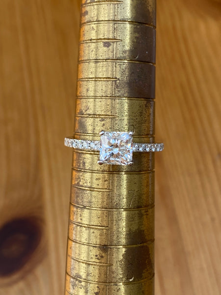 Hearts on Fire 1.37tcw - 1.17ct Centre F/SI1 Dream (Ideal Cut) Diamond Ring