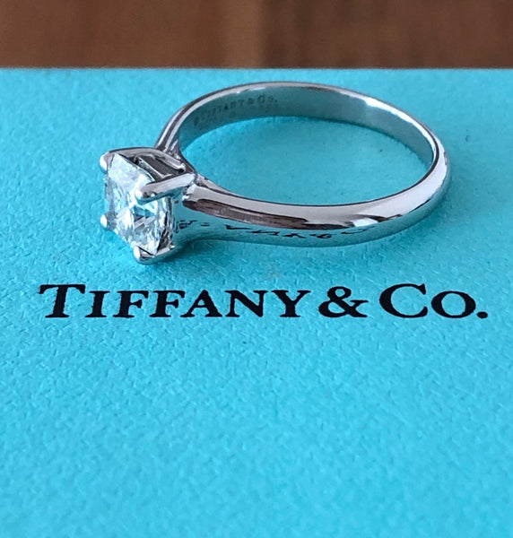 Tiffany & Co. 0.90ct H/VS1 Lucida Diamond Solitaire Engagement Ring