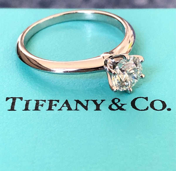 Tiffany & Co. 0.82ct G/VS1 Diamond Classic 6 Prong Solitaire Engagement Ring