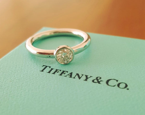 Tiffany & Co. 0.34ct G/VVS1 Bezel Set Diamond Bezet Engagement Ring Cert/Val/Pck
